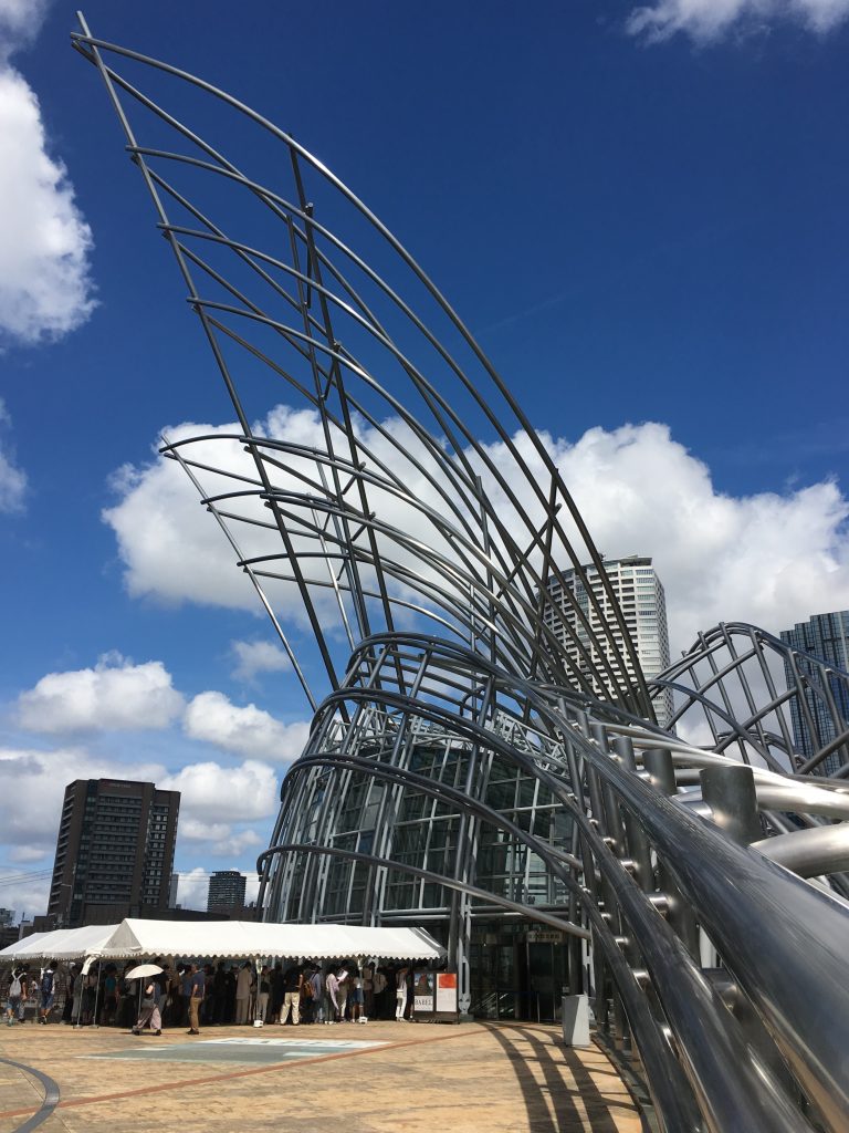 国立国際美術館